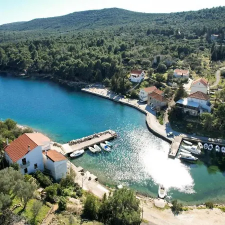 Apartament Brunac *