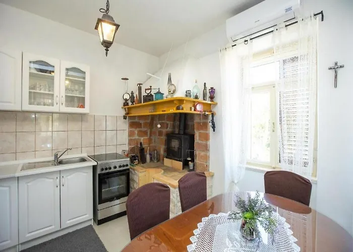 Apartament Brunac *