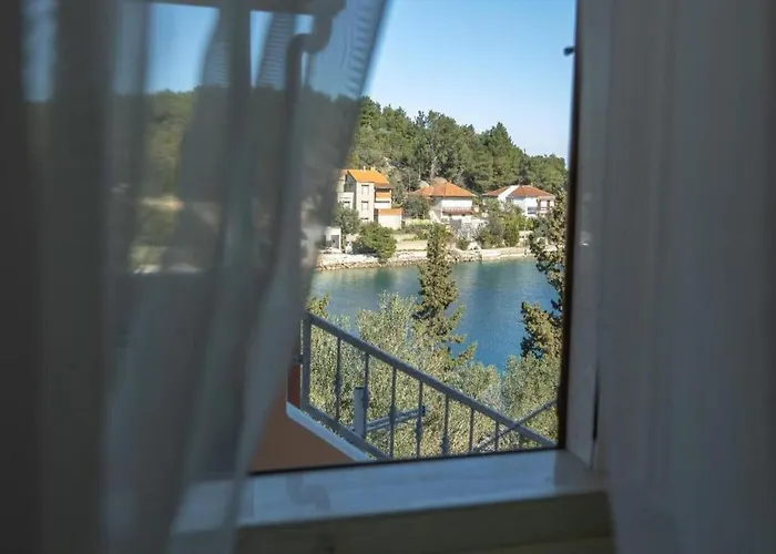 Apartament Brunac *
