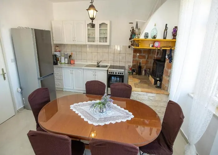 Apartament Brunac *