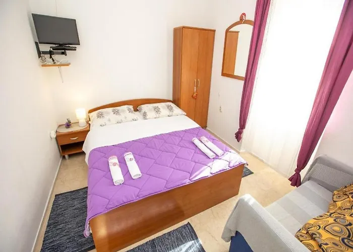 Apartament Brunac *
